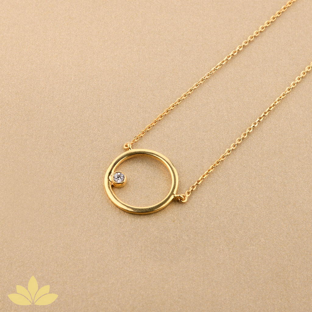Gold Round Pendant with Single Stone